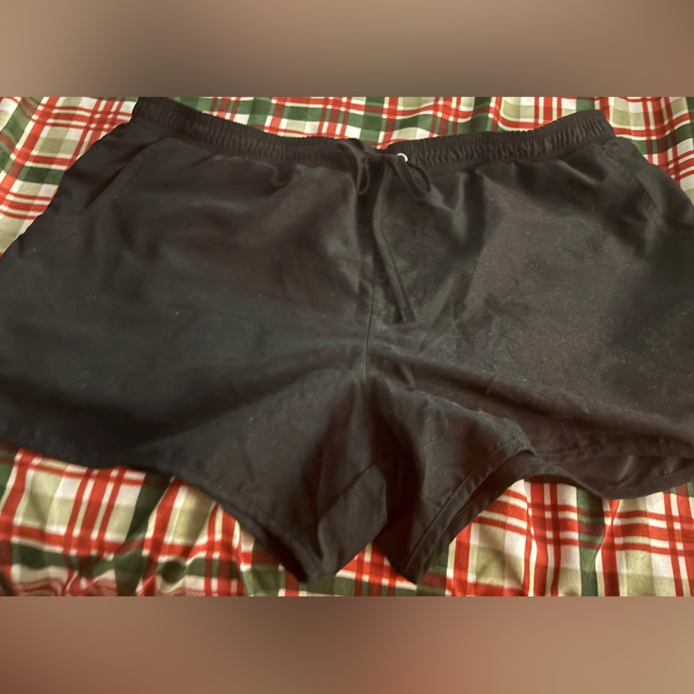 🌻5/$10🌻
Cover up swim shorts 🩳 🪼
Size L 
Smokefree